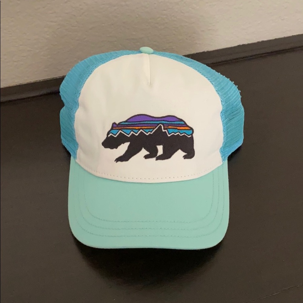 Patagonia bear hat (Like new)